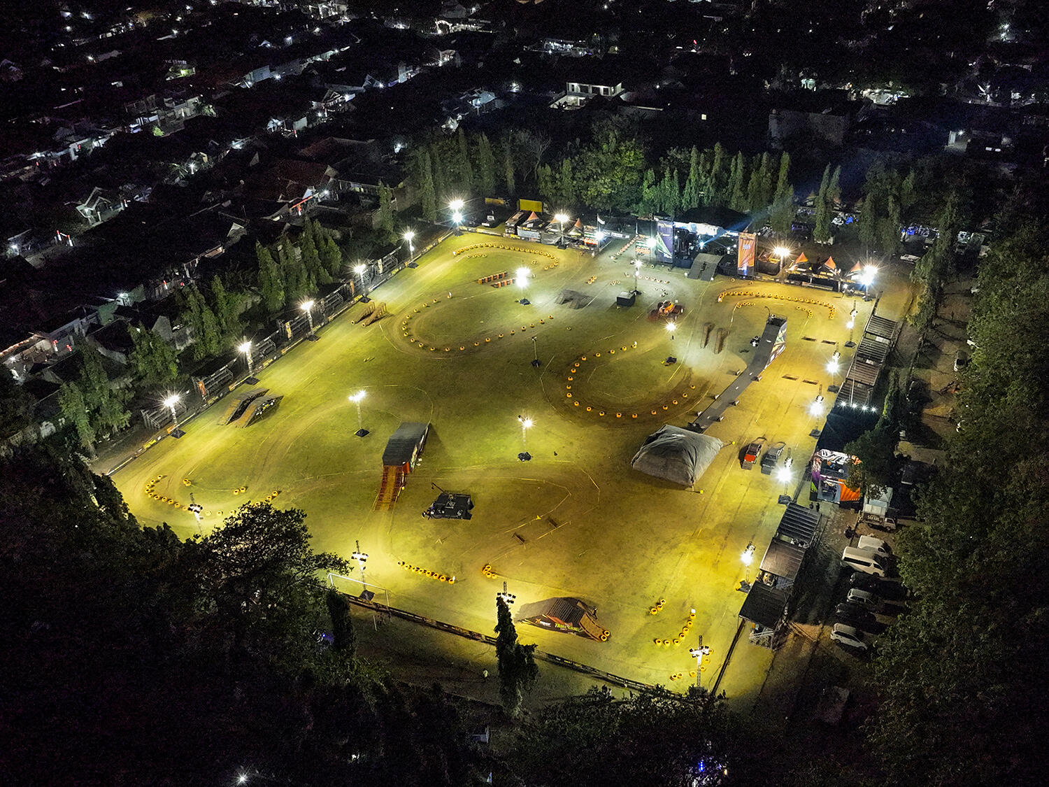 view malam sirkuit di lapangan karya bhakti Probolinggo