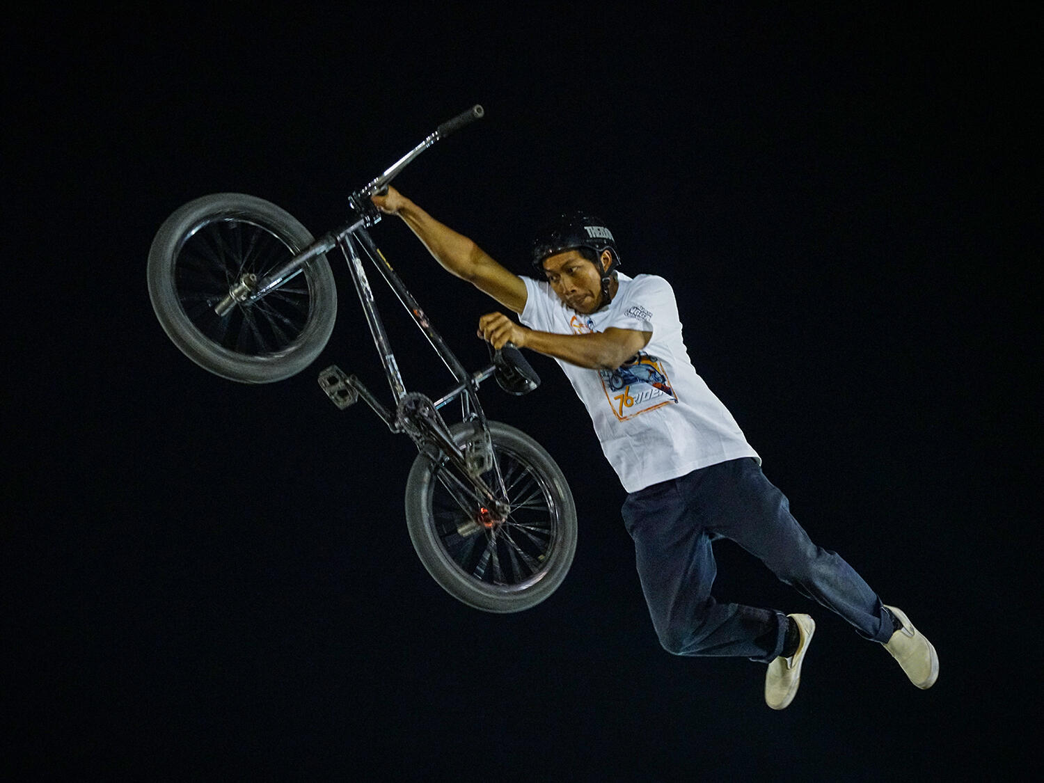 Ngga cuma gowes, inilah aksi BMX freestyle yang juga mencoba lompatan tinggi